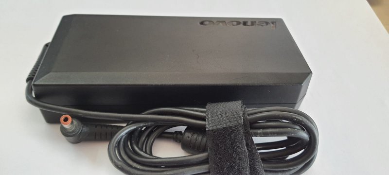 Lenovo 20V 8.5A 5.5mm x 2.5mm Notebook Laptop Adaptör Şarj Aleti 45N0111